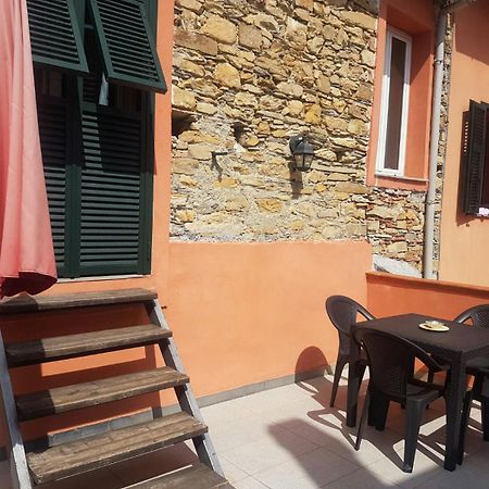 Piccolo Rifugio Nel Verde Chiusavecchia Exterior foto